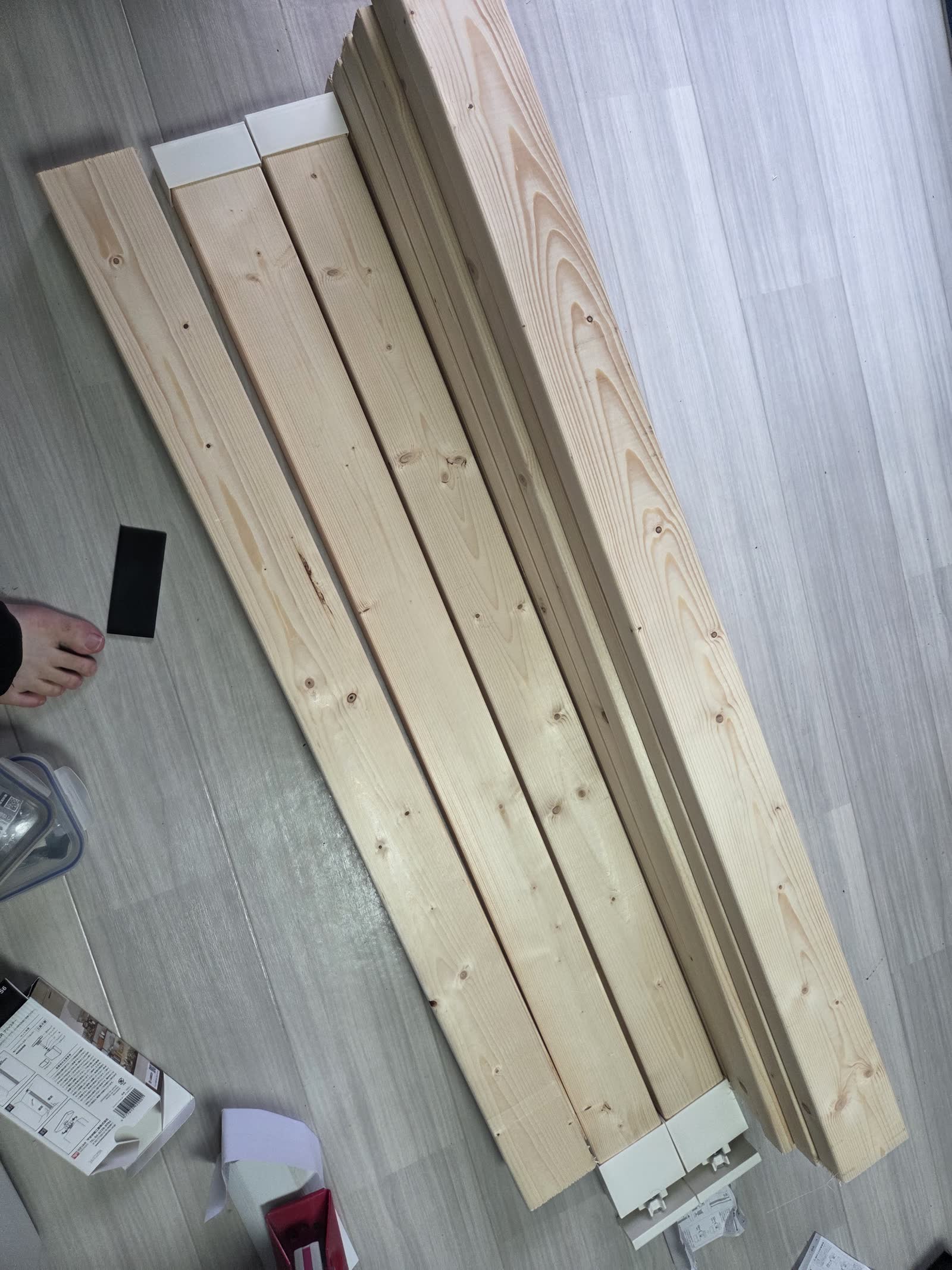 2枚の2×4材を合わせて作った柱。